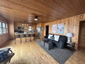 تلفزيون ذكي، مدفأة، ألعاب فيديو، مشغل دي في دي