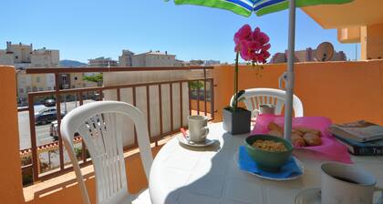 Studio à Roses, Costa Brava! Idéal pour 2 personnes, Proche de la Plage, Confortable et Equipé. Reserve maintenant!
