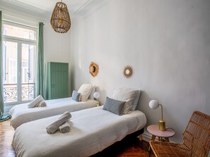 3 chambres, fer et planche à repasser, Wi-Fi, draps fournis