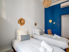 3 chambres, fer et planche à repasser, Wi-Fi, draps fournis