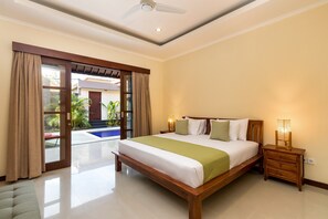 3 bedrooms, travel cot, free WiFi, bed sheets - Sierra is a lovely private villa in the heart of Seminyak (Bali)