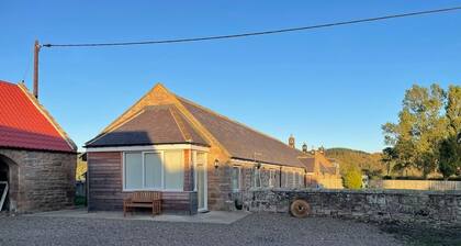 Cottage - Sleeps 4 - Pets Ok - Parking - Garden