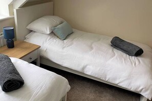 3 bedrooms, iron/ironing board, WiFi, bed sheets