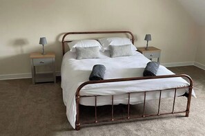 3 slaapkamers, een strijkplank/strijkijzer, wifi, beddengoed