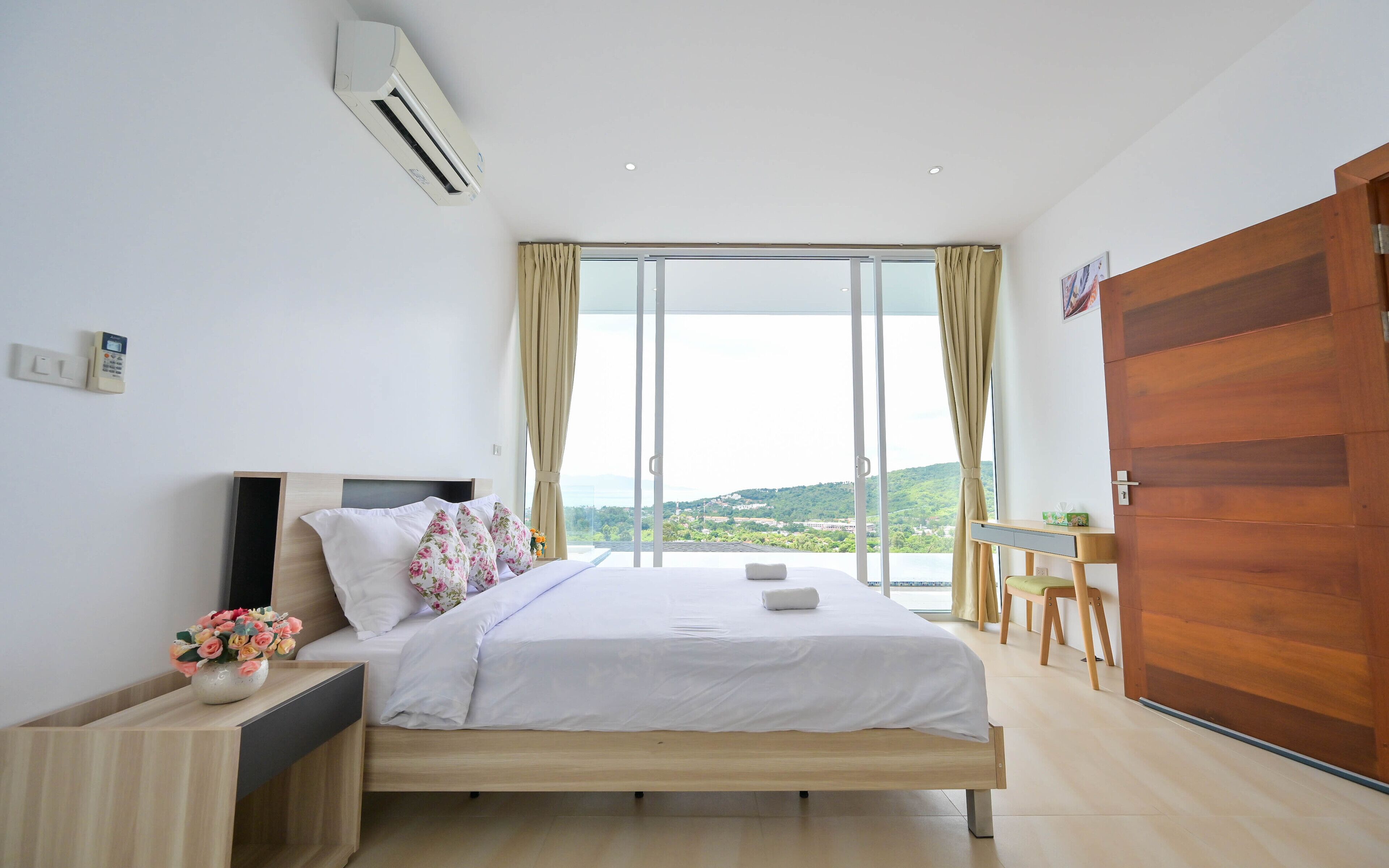 7 室のベッドルーム、デスク、アイロン / アイロン台、WiFi