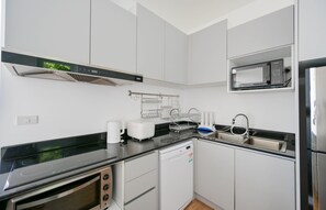 Réfrigérateur, micro-ondes, four, lave-vaisselle