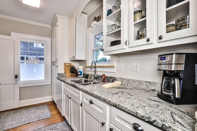 3-story lakefront home near downtown with lake & dock access, washer/dryer, deck