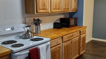 Frigorífic, microones, forn i placa de cuina