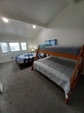 3 bedrooms, iron/ironing board, free WiFi, bed sheets