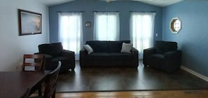 Smart TV, books - Ozark Family Getaway in beautiful Warsaw. (Warsaw)
