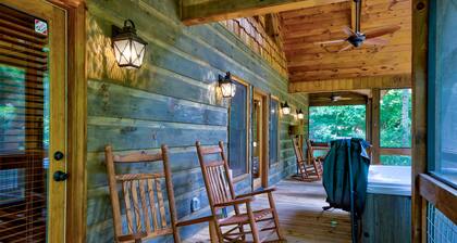 Modern cabin with private hot tub, screened deck, gas fireplace, & central AC