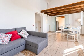 TV - Villa Milizie, Scicli, Italy (Scicli)