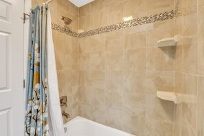 Combined shower/bathtub, hair dryer, towels - 3409 Carolina Place: Spacious and desirably located Villa! (Hilton Head Island)