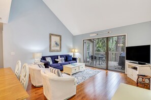 Smart TV, fireplace, DVD player