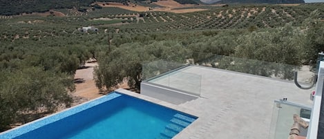 حمّام سباحة خارجي