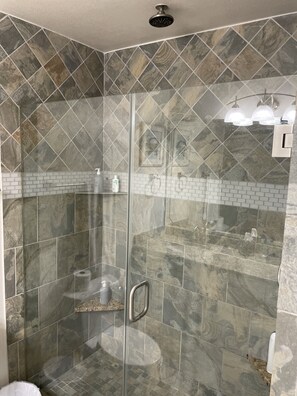 Combined shower/bathtub, hair dryer, towels, soap