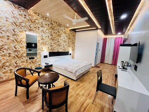 Cunas, camas plegables/adicionales, wifi gratis y ropa de cama 