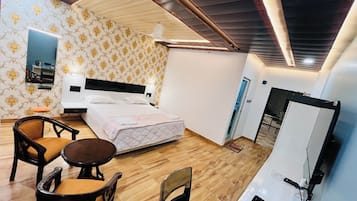 Phòng 3 | Nôi/giường cho trẻ sơ sinh (phụ phí), giường gấp/giường phụ (phụ phí)