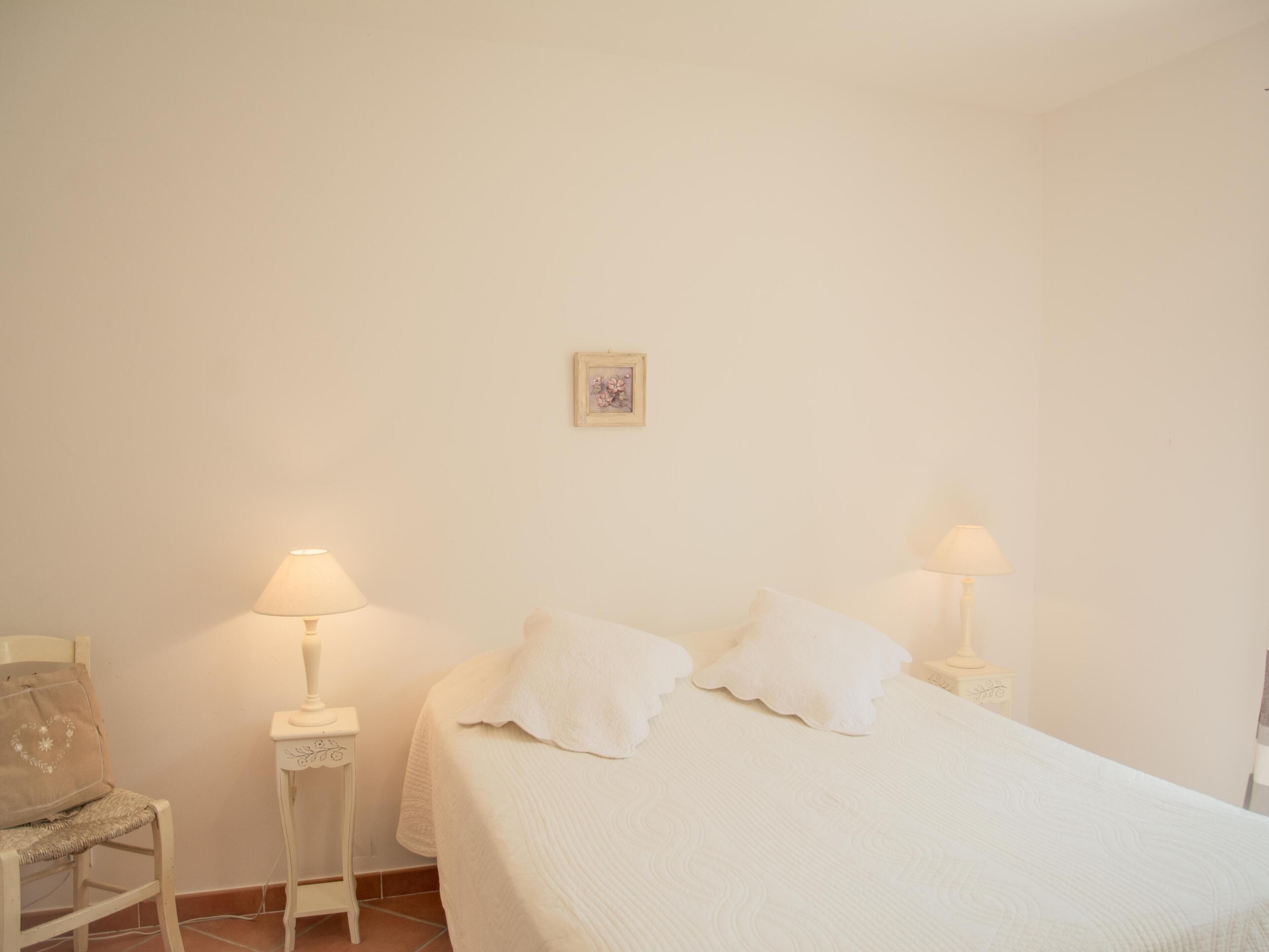 3 bedrooms, iron/ironing board, internet