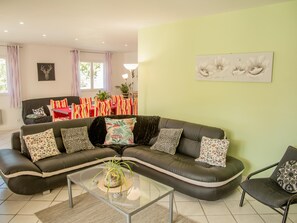 電視、乒乓球設施