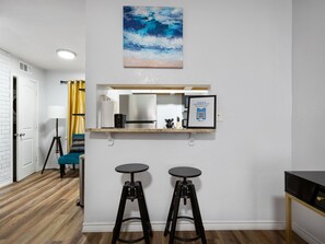 Interior - Golden Vibes/Perfectly Positioned Near Downtown, Eado, NRG, Museums, (Houston)