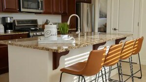 A kitchen with a large island, stainless steel appliances, and brown bar stools. - ★NEW★ Upscale House, Tahoe 30-min w/ Cal King (Reno)
