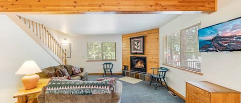 TV, fireplace