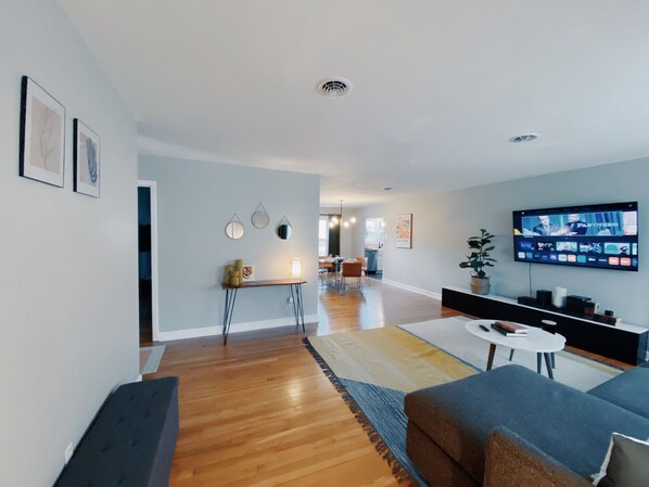 Smart TV - Beautiful Three Bedroom one story house on quiet street (Richmond)