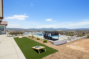 Outdoor dining - PInot Point by AvantStay | Valley Estate Mins to Wineries | Pool + Home Theater (Temecula)