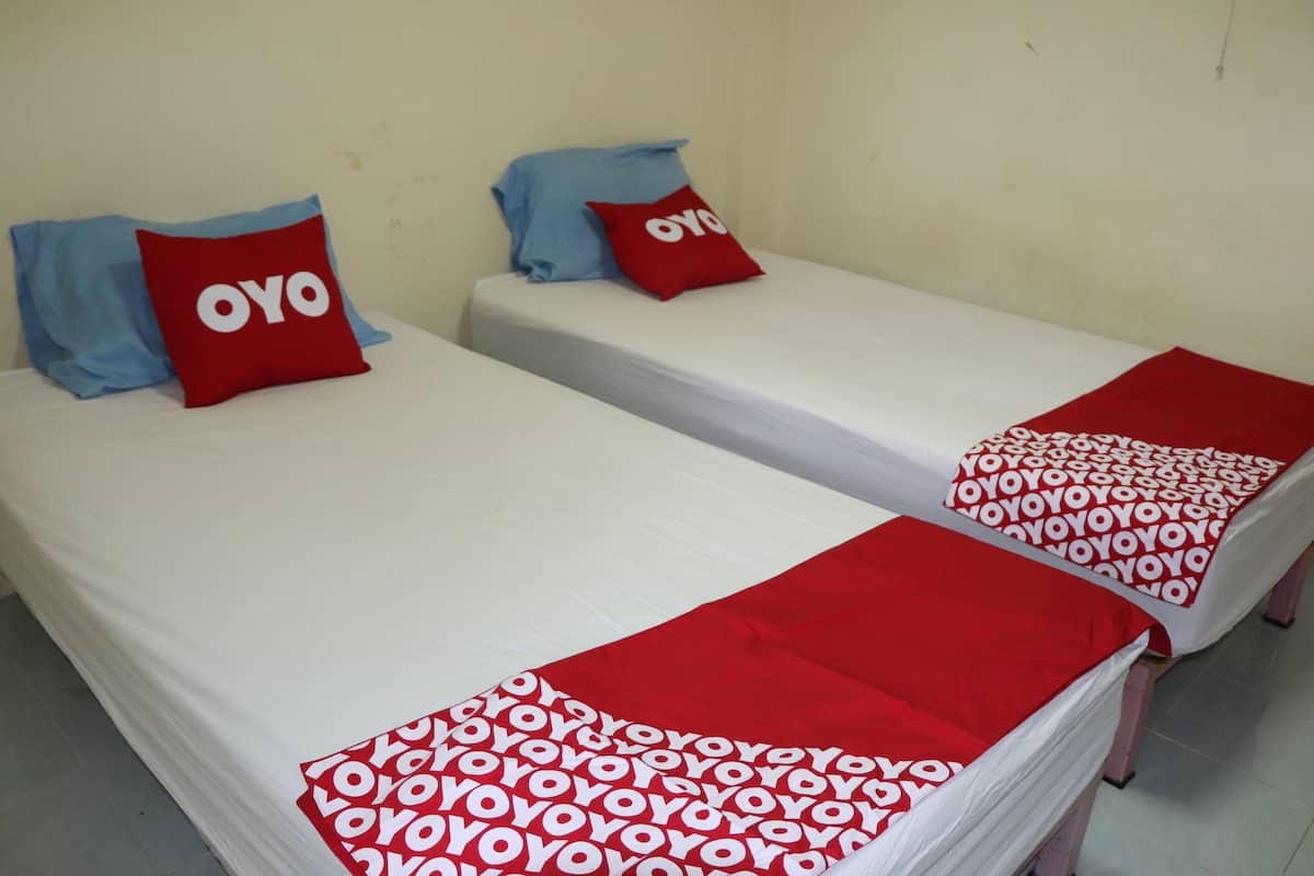 Basic Twin Room | Free WiFi, bed sheets