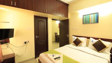 Family Apartment | Egyptian cotton sheets, premium bedding, desk, free WiFi