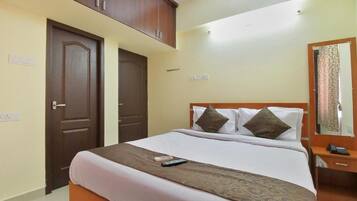 Egyptian cotton sheets, premium bedding, desk, free WiFi