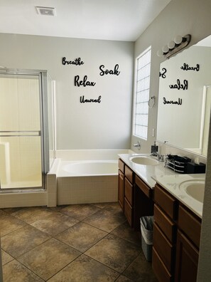 Combined shower/tub, hair dryer, towels, soap - Bee home.  (Glendale)