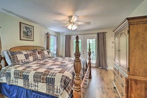 2 bedrooms, desk, iron/ironing board, WiFi