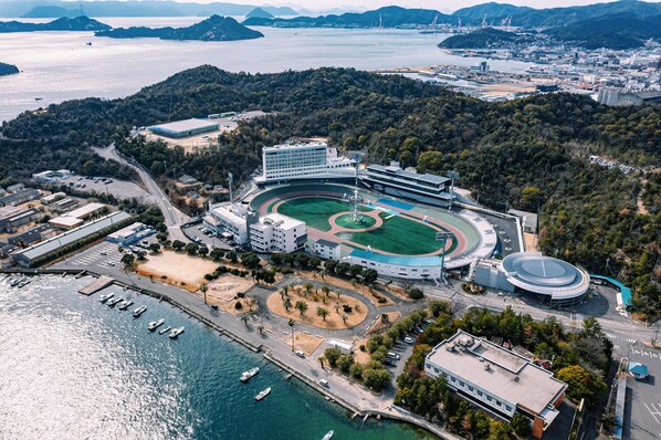 المنشأة من الخارج