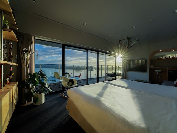 Suite monolocale, vista oceano, ad angolo | Una cassaforte in camera, con stile personalizzato