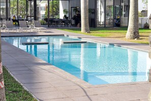 Piscine extérieure, piscine chauffée