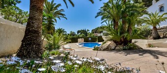 SAN JAIME, nice bungalow in Moraira for 4 adults and 2 children with communal pool and free wifi