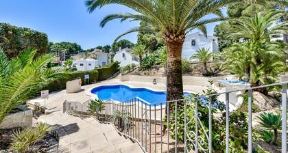 SAN JAIME, nice bungalow in Moraira for 4 adults and 2 children with communal pool and free wifi