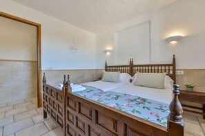 2 slaapkamers, een strijkplank/strijkijzer, gratis wifi, beddengoed