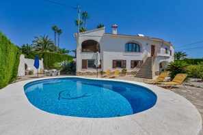 A two-story villa with a swimming pool, outdoor seating, and a staircase leading to the upper floor. - JUNAI, villa for 4 pax in Benissa with private swimming pool and free wifi (Benissa)
