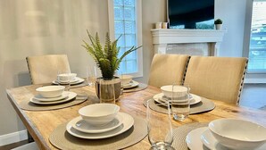 Unclassified image, 2 of 20, button - Peaceful Large Modern Home 3 BRD 2 Bath + Kitchen (Maple Ridge)