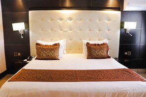 Presidential Room | Egyptian cotton sheets, premium bedding, Tempur-Pedic beds - Golden Tulip Garden City Hotel - Rivotel (Port Harcourt)