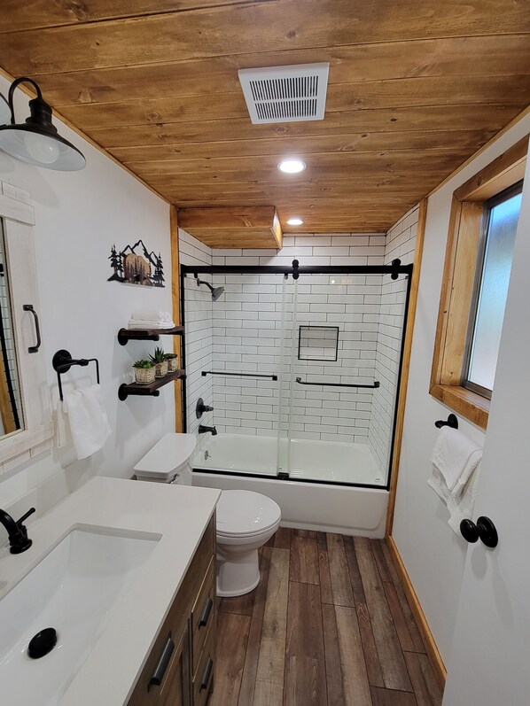 Combined shower/tub, hair dryer, towels, soap