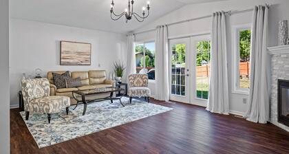 Stylish Remodeled 6 Br House in Minneapolis! New linens, THE ONE!