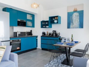 Fridge, oven, dishwasher, cookware/dishes/utensils - Le Clos Moguer by Interhome (Quiberon)