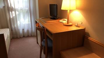 Basic Single Room | In-room safe, desk, free WiFi