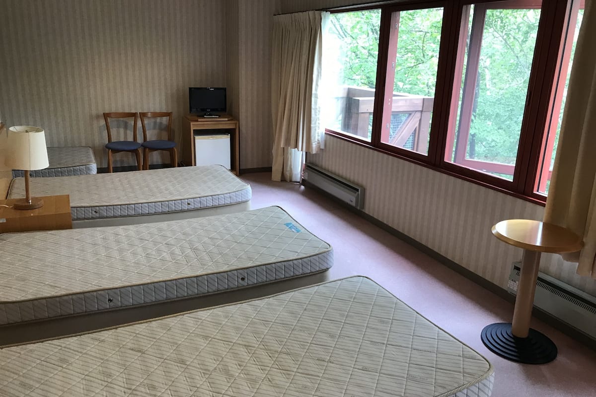 Basic Quadruple Room | In-room safe, desk, free WiFi