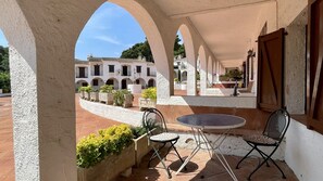 Outdoor dining - PLAÇA DELS POUS 15 (Pals)