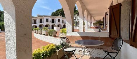 تناول الطعام بالخارج